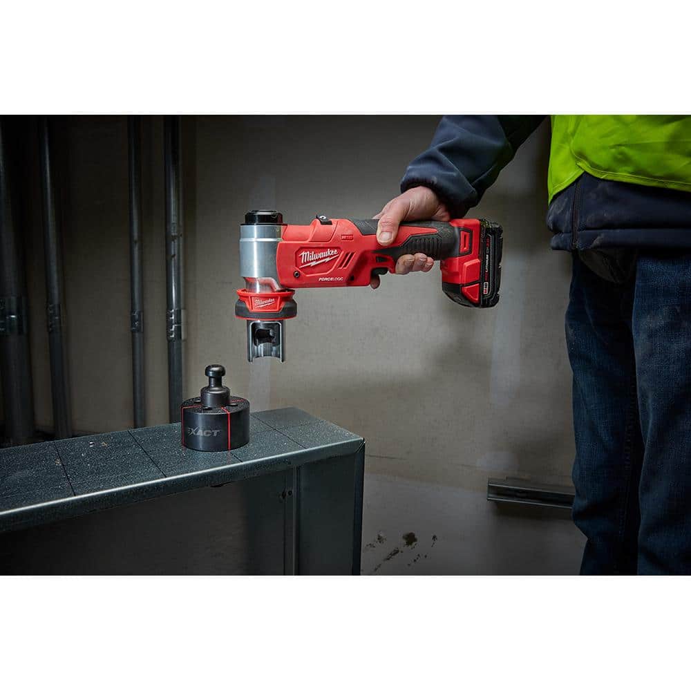 M18 18V Lithium-Ion Cordless FORCE LOGIC 6 Ton Knockout Tool 1/2 in. to 2 in. Kit w/(1) 2.0 Ah Battery, Die Set