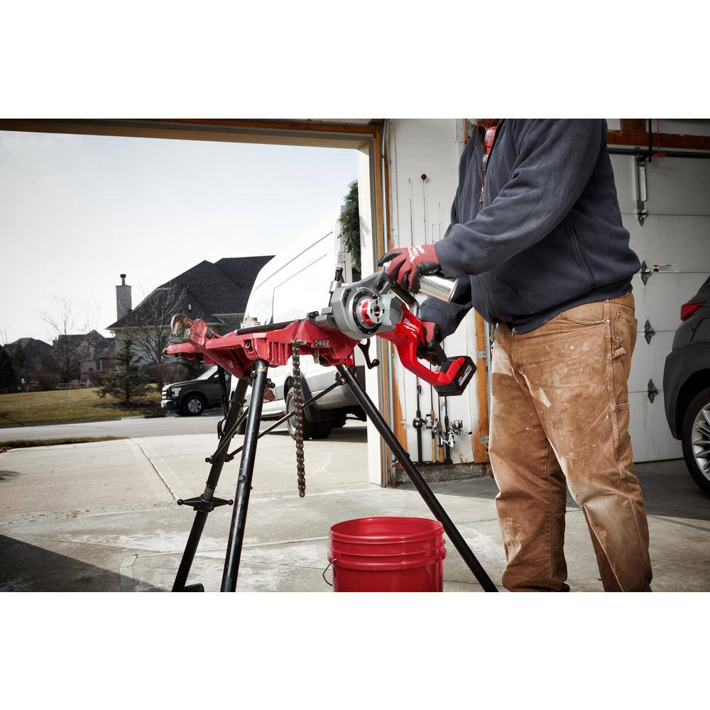 M18 FUEL One-Key Cordless Brushless Compact Pipe Threader Kit W/(2) 8.0Ah Batteries, 1/2 in. - 1-1/4 in. Aluminum Dies